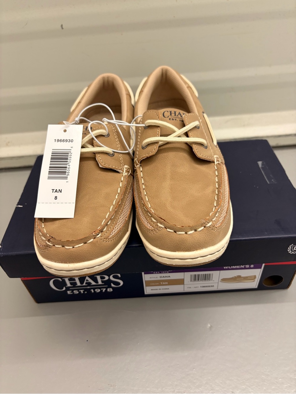 NWT Chaps Dana Women’s Memory Foam Boat Shoes Tan Size 8
